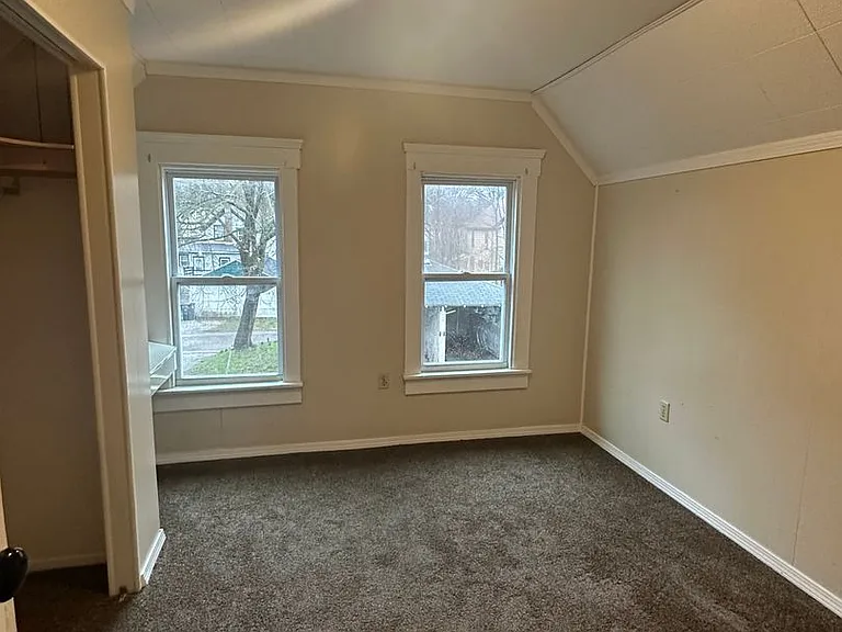 202 Westwood Ave — Photo 8