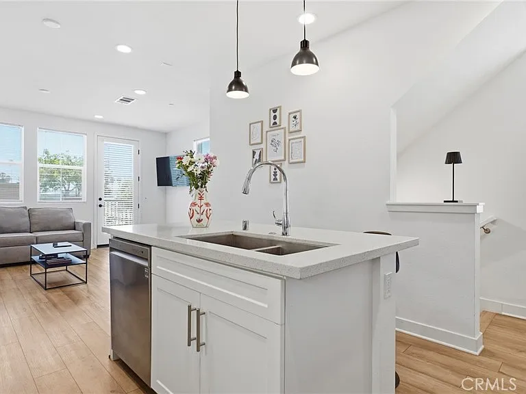 2560 Valentina Way — Photo 17