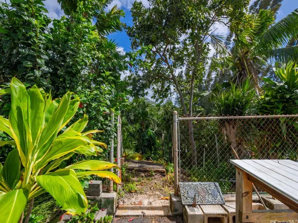 2335 Amokemoke St, Pearl City, HI 96782