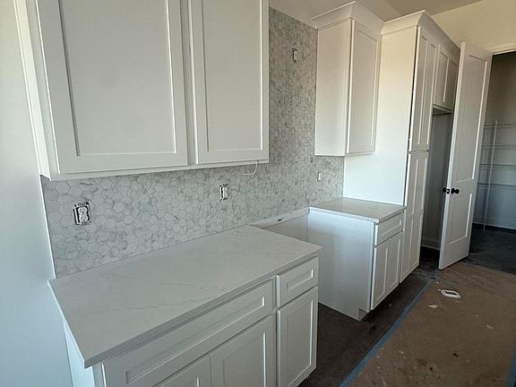 3rd image of 125 Patchen Dr