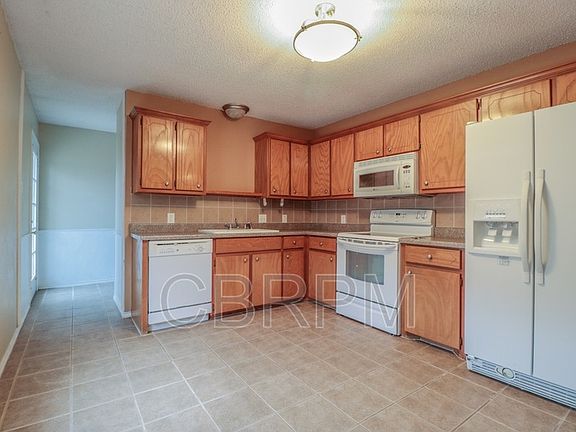 3rd image of 801 Ironton Dr
