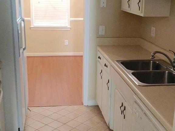 5th image of 32 Oakwood Dr