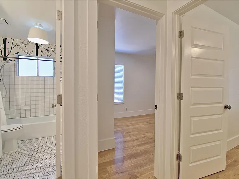 2604 Sherwood Ln — Photo 9