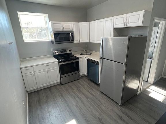 2nd image of 904 W York St #2