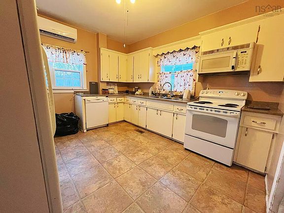 3rd image of 5 Byng St