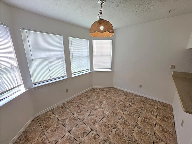 11726 Plumbrook Dr — Photo 6