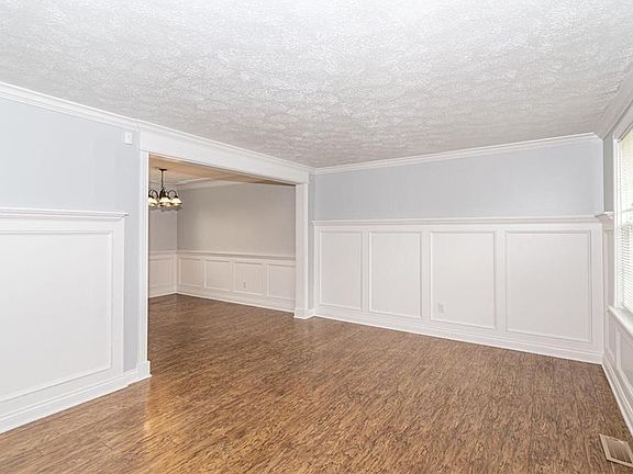3rd image of 1618 N Whistler Cir