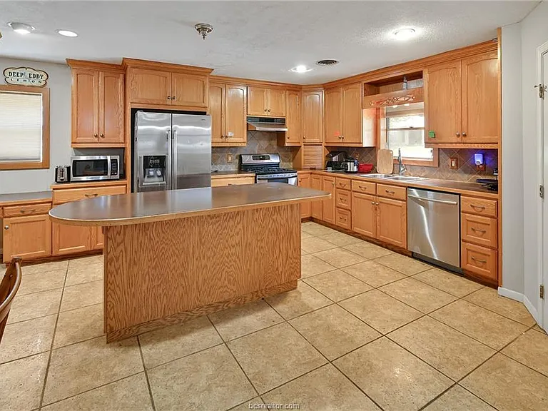 305 Brookside Dr W — Photo 14