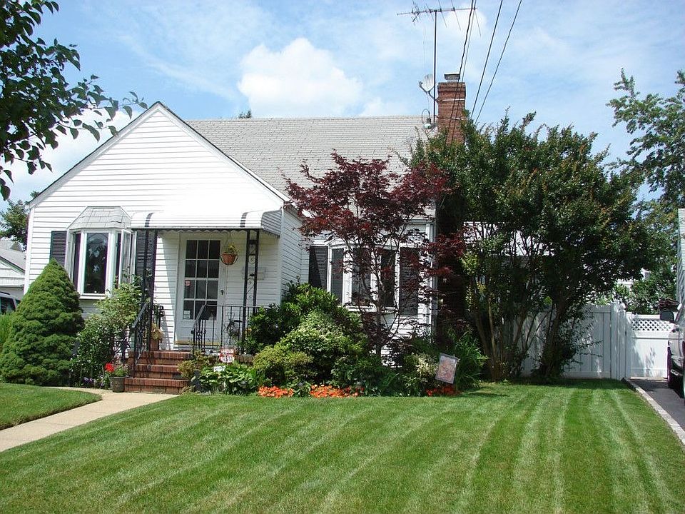 1st image of 313 Lorraine St