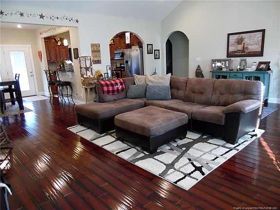 4th image of 82 Brown Stone Dr