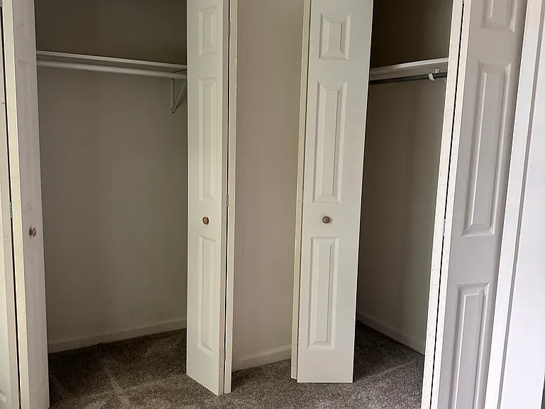 432 Lakebow Ct — Photo 16