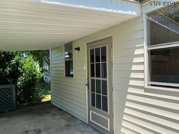 3rd image of 1027 Rosewood Dr