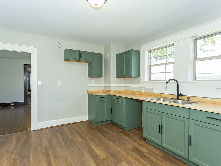 2715 Avenue H — Photo 26