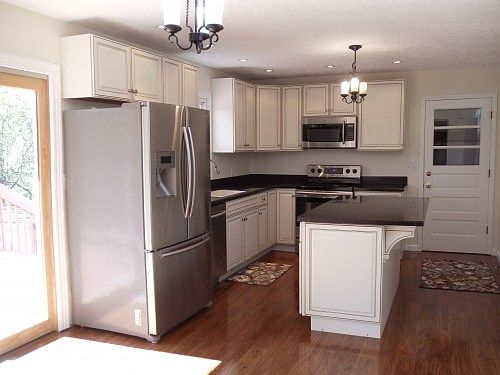 3rd image of 1583 Rainbow Dr NE