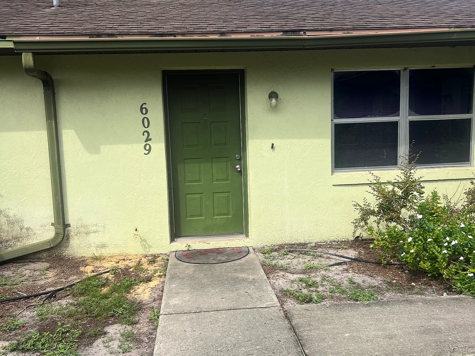 2 bed, 1200 sqft, $1,200 — Photo 1