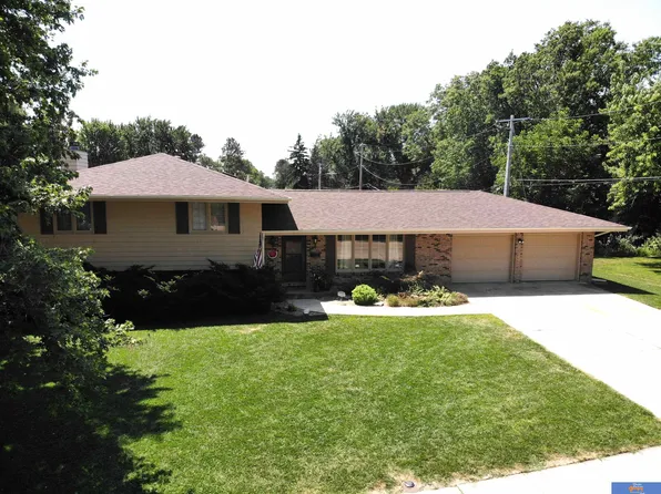 2111 Grant St, Beatrice, NE 68310
