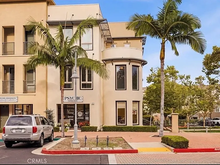 67 Vantis Dr — Photo 22
