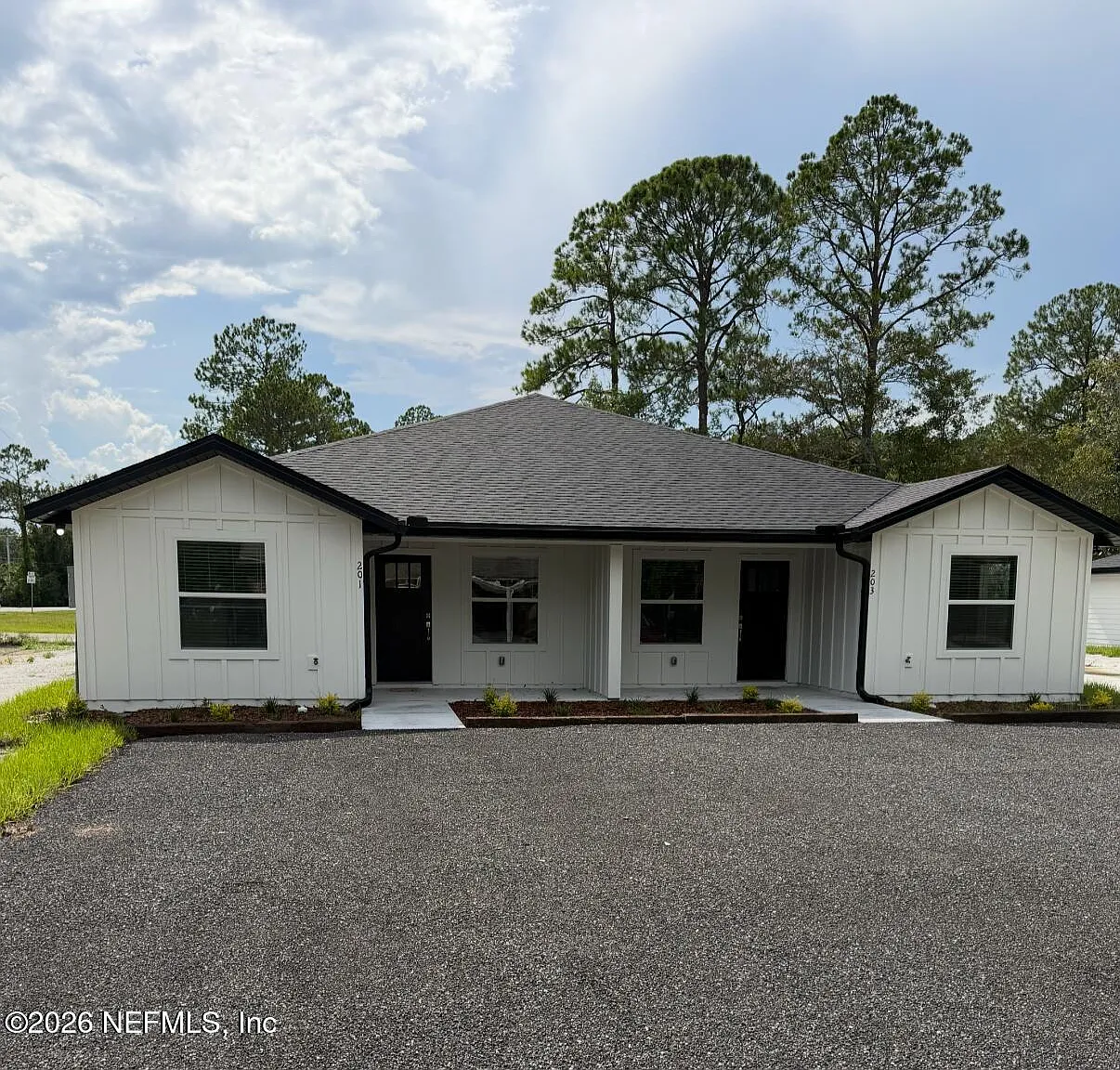 3 bed, 2.0 bath, 1043 sqft, $1,600 — Photo 1