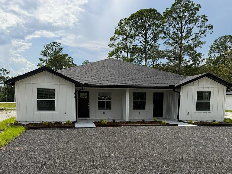 201 Bradford Dr — Photo 1
