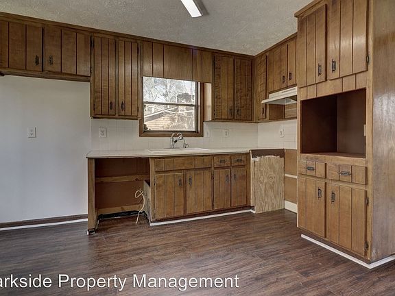 5th image of 3699 Summit Dr NW