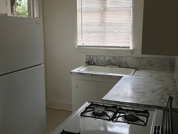 2nd image of 609 W Taft St APT 3