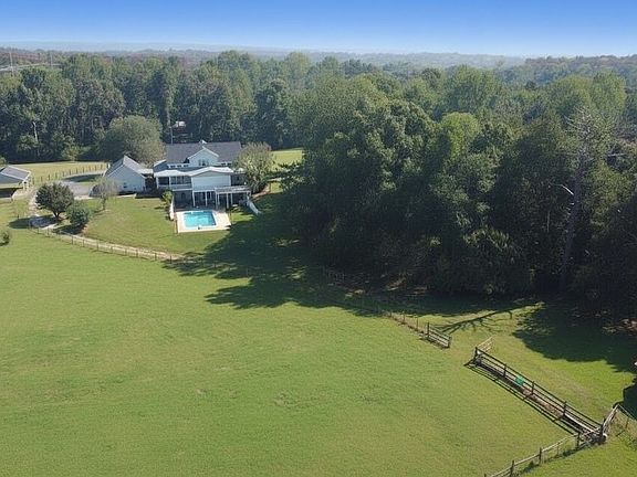 3rd image of 575 Liberty Church Rd