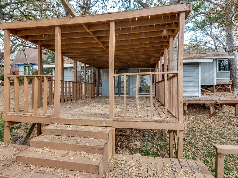 1612 Woodview Dr — Photo 18