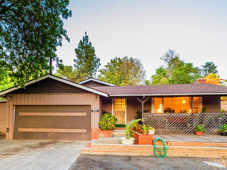 1st image of 4521 Lyons Dr