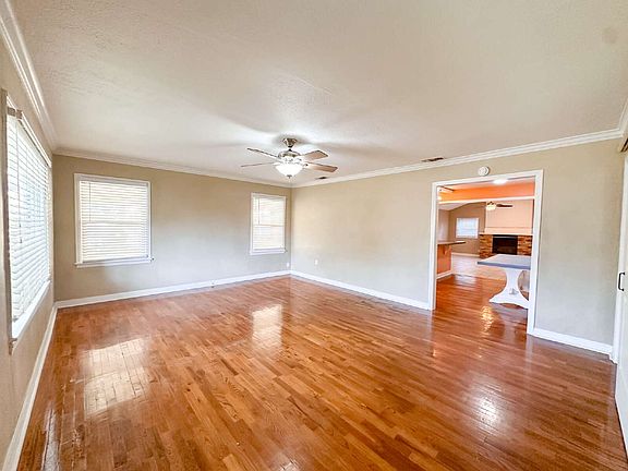 3rd image of 2614 32nd St