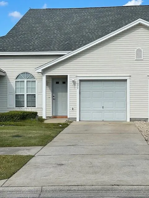 3 bed, 2.5 bath, 1938 sqft, $2,189 — Photo 1