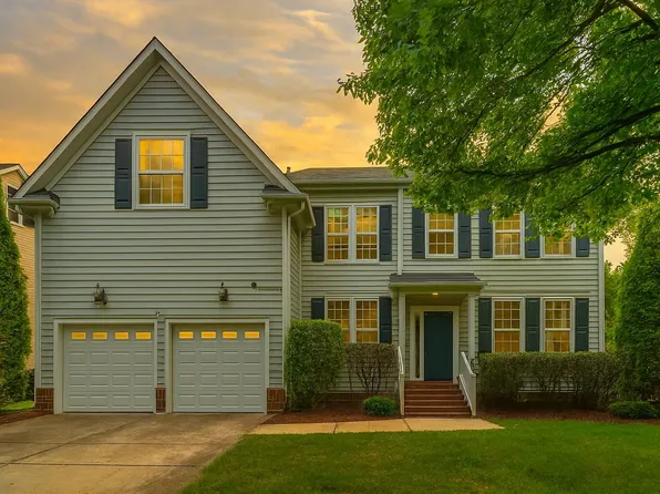 1139 Grogans Mill Dr, Cary, NC 27519