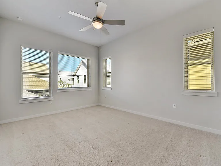 4622 Vaughan St — Photo 13