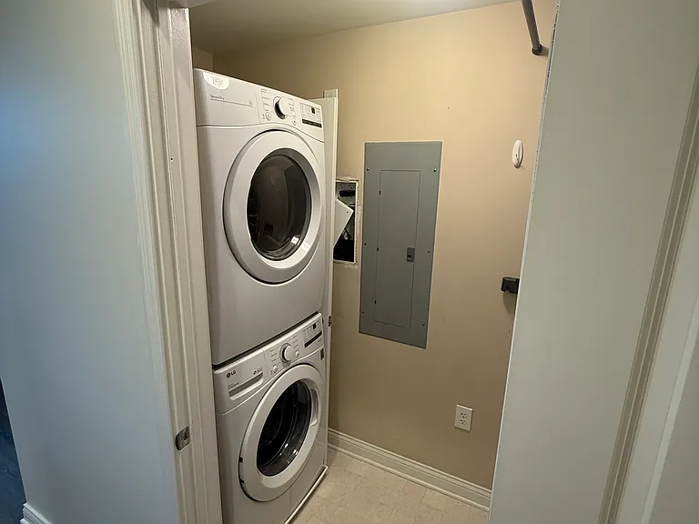 350 N Meridian St #208 — Photo 16