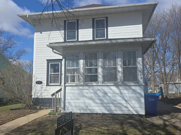 806 1st Ave NE, Oelwein, IA 50662