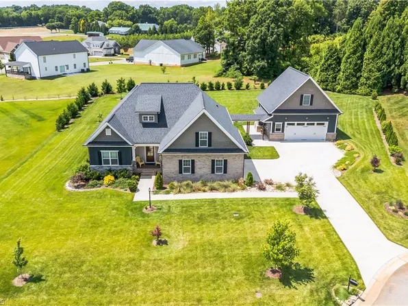 129 Arrendal Ct, Mocksville, NC 27028