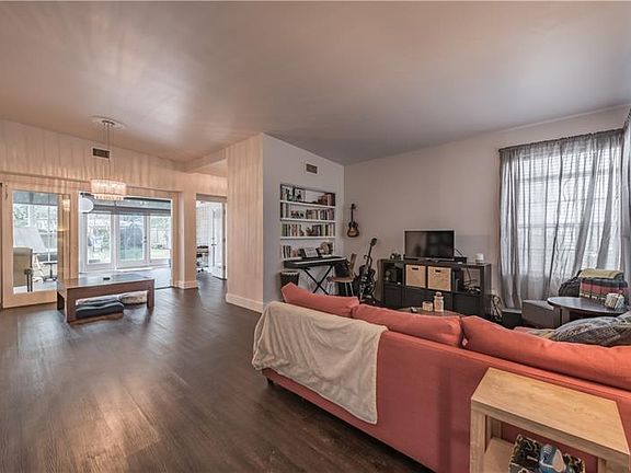5th image of 1226 Poinsettia Ave