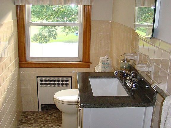 2nd Floor Bathroom