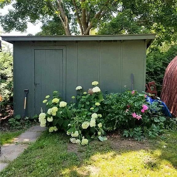 11 Roselyn Ct — Photo 18