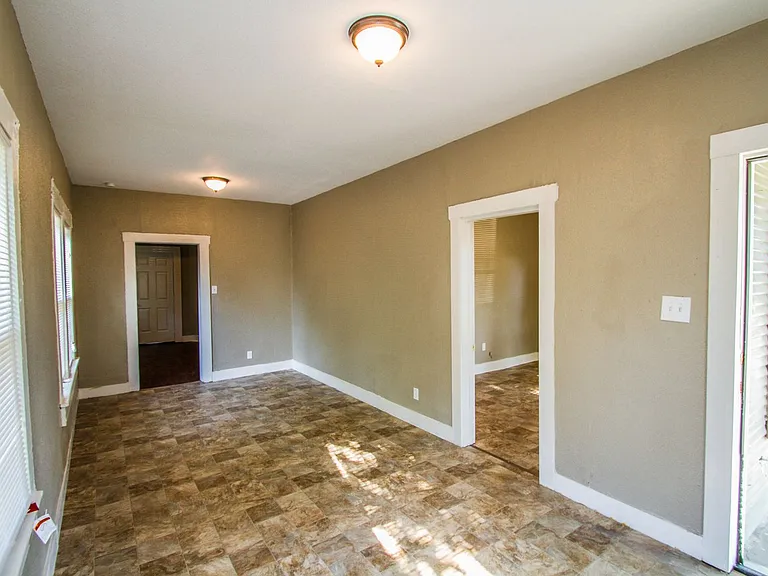 524 Saint Martin Ave — Photo 15