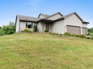 21662 Linnet St NW, Oak Grove, MN 55011