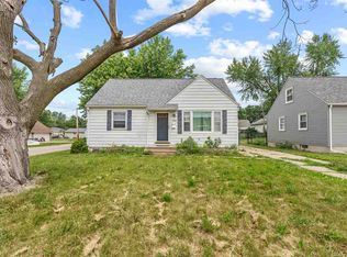 1048 30th St NE, Cedar Rapids, IA 52402