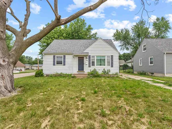 1048 30th St NE, Cedar Rapids, IA 52402