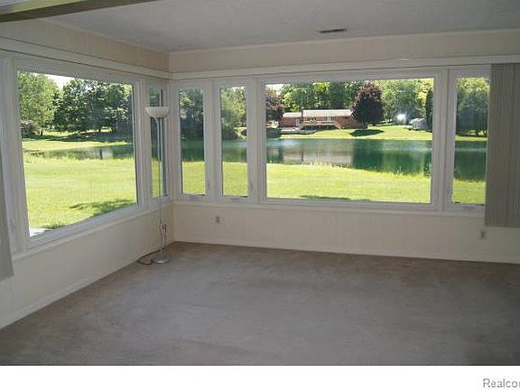 3rd image of 1582 Heather Dr