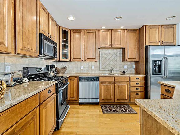 4th image of 8223 Sounds Ave #W