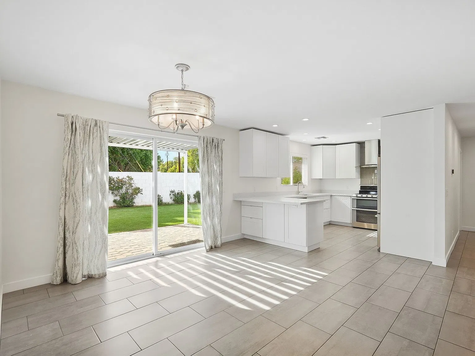 4 bed, 2177 sqft, $5,000 — Photo 2