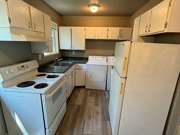 5th image of 4033-4035 NE Mallory Ave