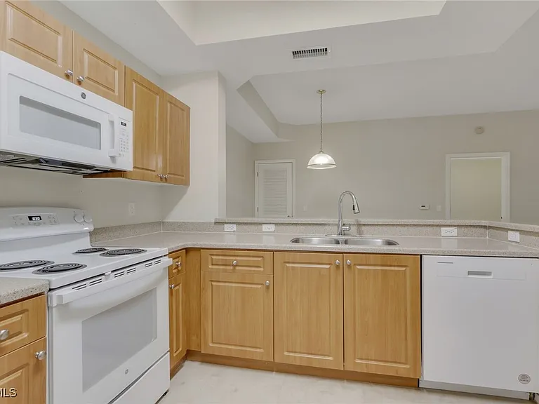 9025 Colby Dr #2111 — Photo 5