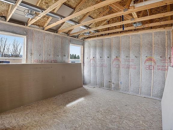 4th image of 326 Lakeview Rd