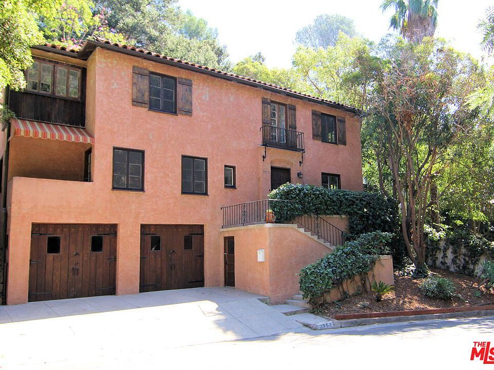 1st image of 2952 N Beachwood Dr