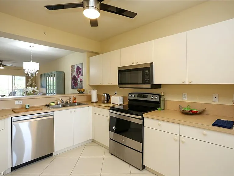 7819 Regal Heron Cir #201 — Photo 11